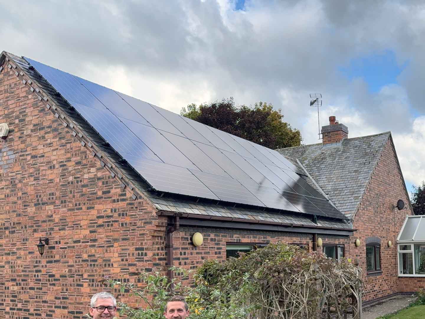 arrowtec-bungalow-roof-solar-panels-hp